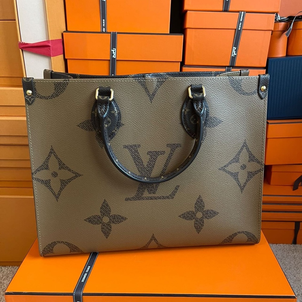 ❌SOLD❌ Authentic LV OnTheGo MM Monogram - Picture 2 of 5